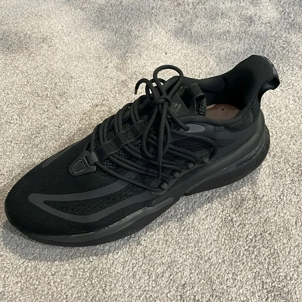 NWOB Men’s Adidas alpha boost V1. Black. Size 8.5.